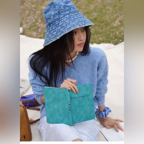 TIFFANY & CO. Suede Leather Notebook & Pen - Picture 9 of 9